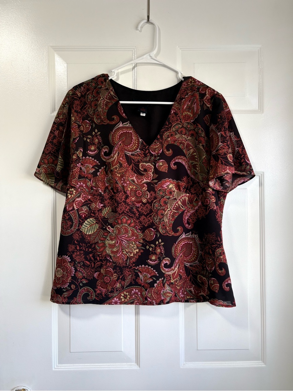 Gloria Vanderbilt Women's V-Neck Paisley Print Top - Brown with Burgundy & Gold